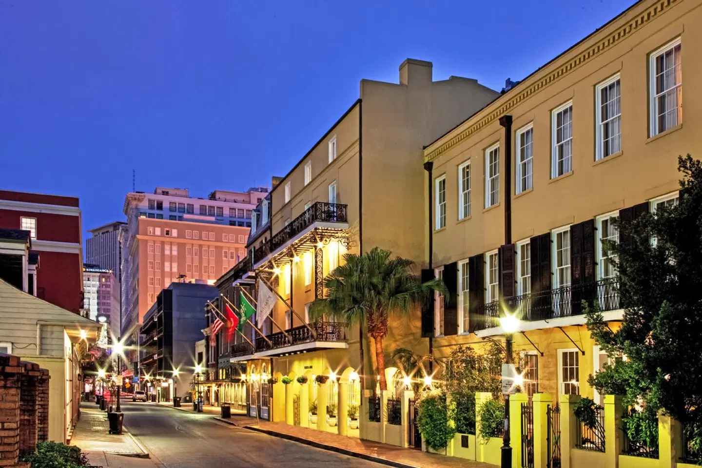 Holiday Inn French Quarter-Chateau LeMoyne EXTERIOR