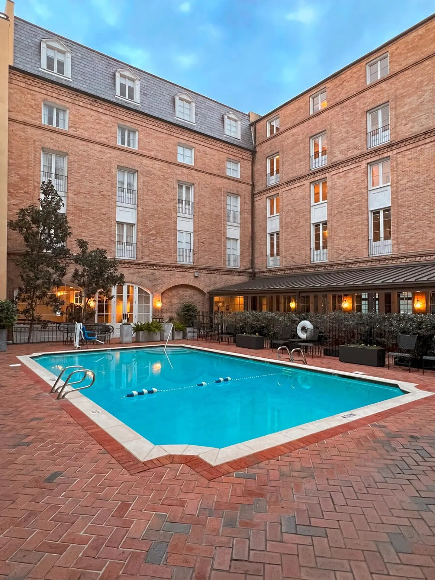 Holiday Inn French Quarter-Chateau LeMoyne OUTDOOR_POOL