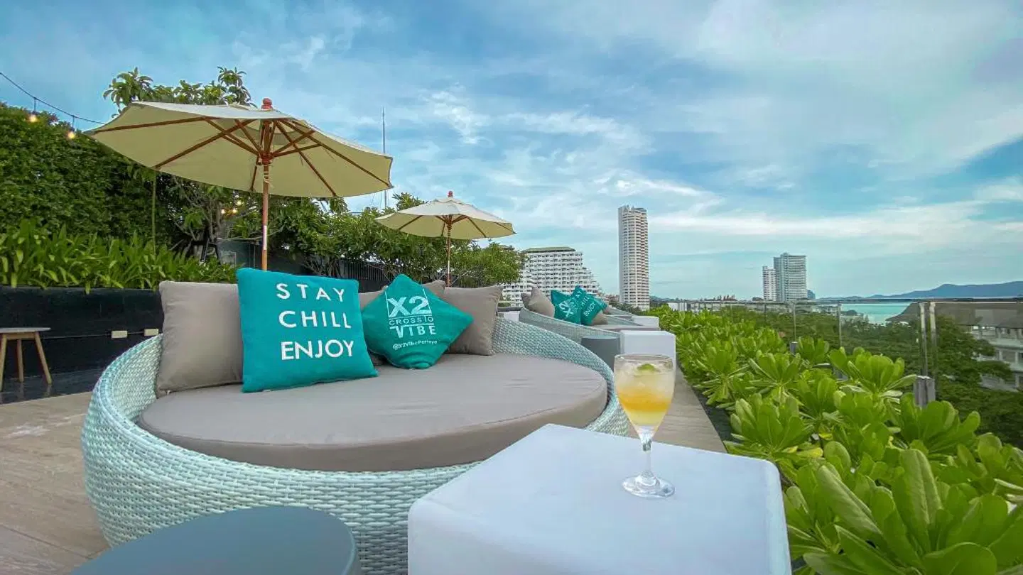 Cross Vibe Pattaya Seaphere Terrasse