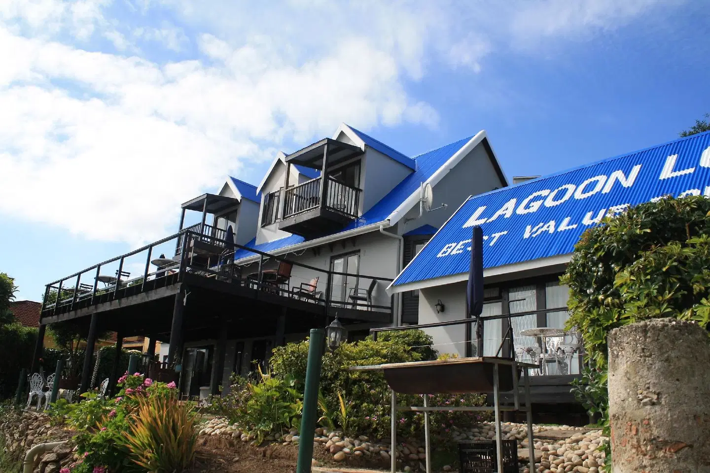 Lagoon Lodge EXTERIOR