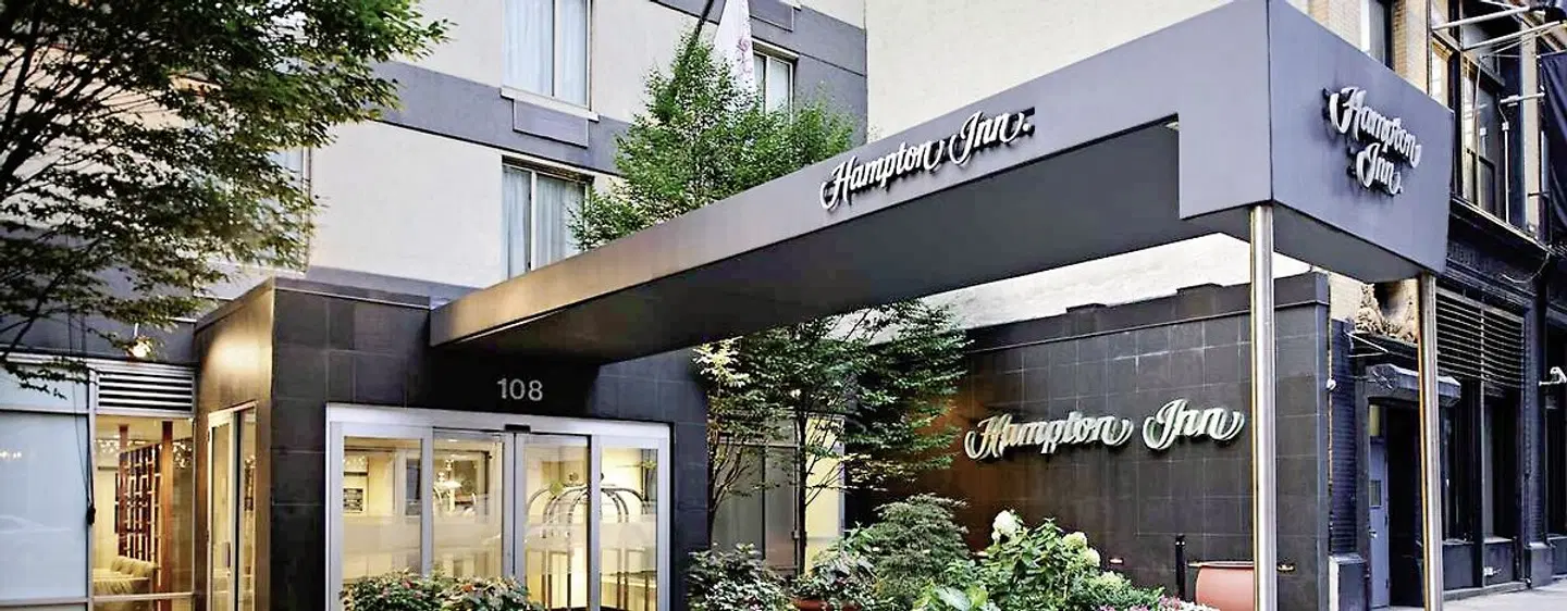 Hampton Inn Manhattan-Chelsea EXTERIOR