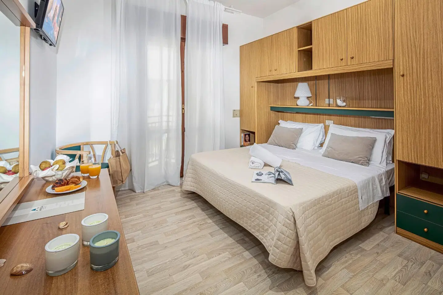 Astor ROOM_EXAMPLE