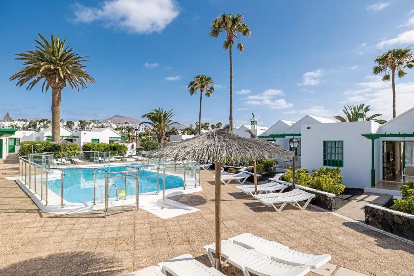 LIVVO Las Gaviotas OUTDOOR_POOL