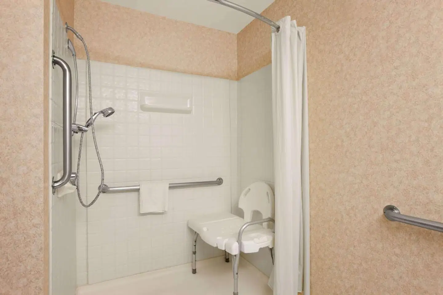 Baymont by Wyndham Denver West/Federal Center Badezimmer