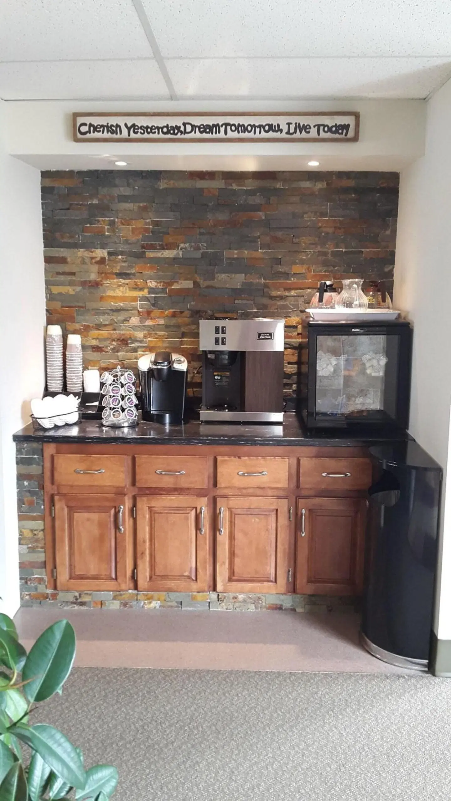 St Andrews Inn & Suites ROOM_EXAMPLE