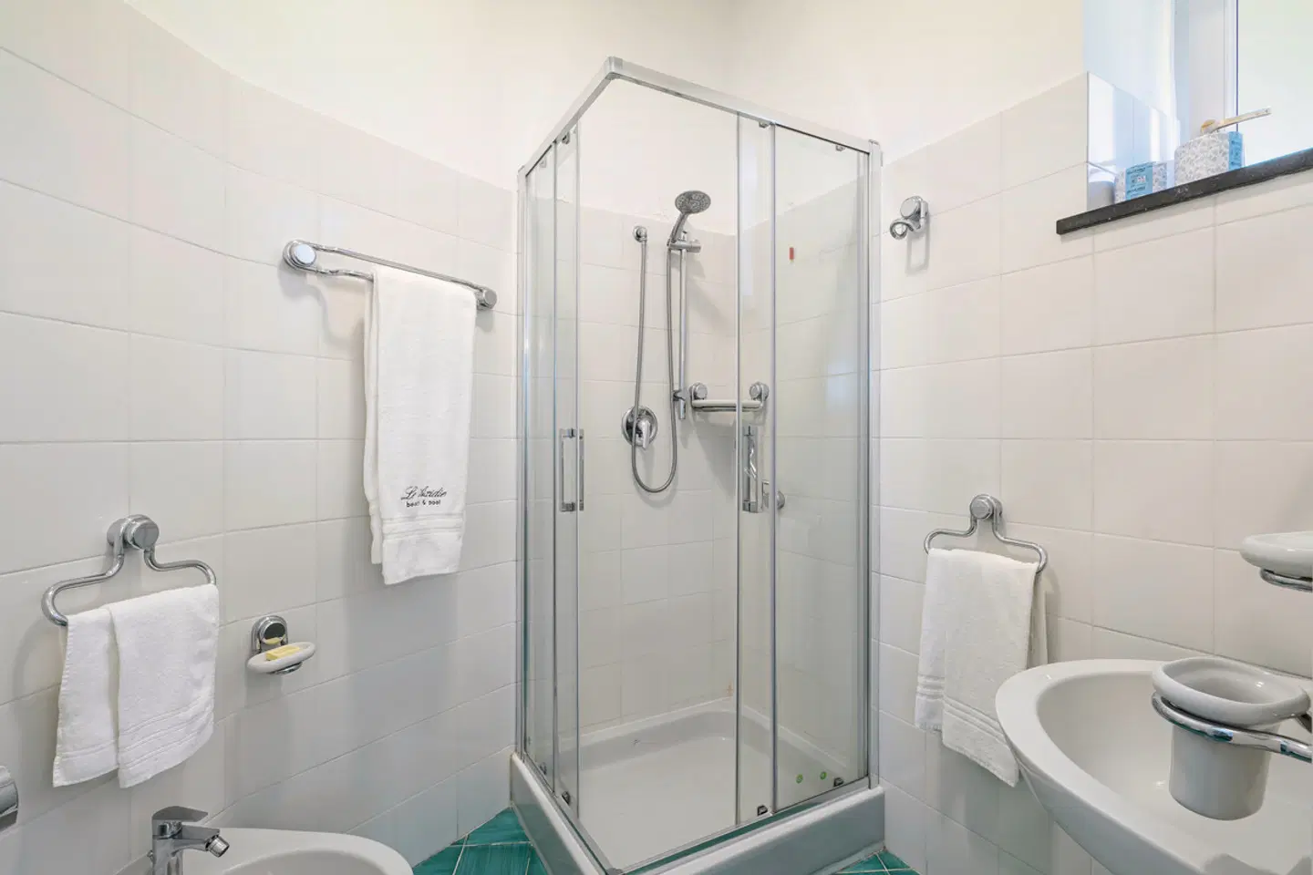 Le Axidie BATHROOM