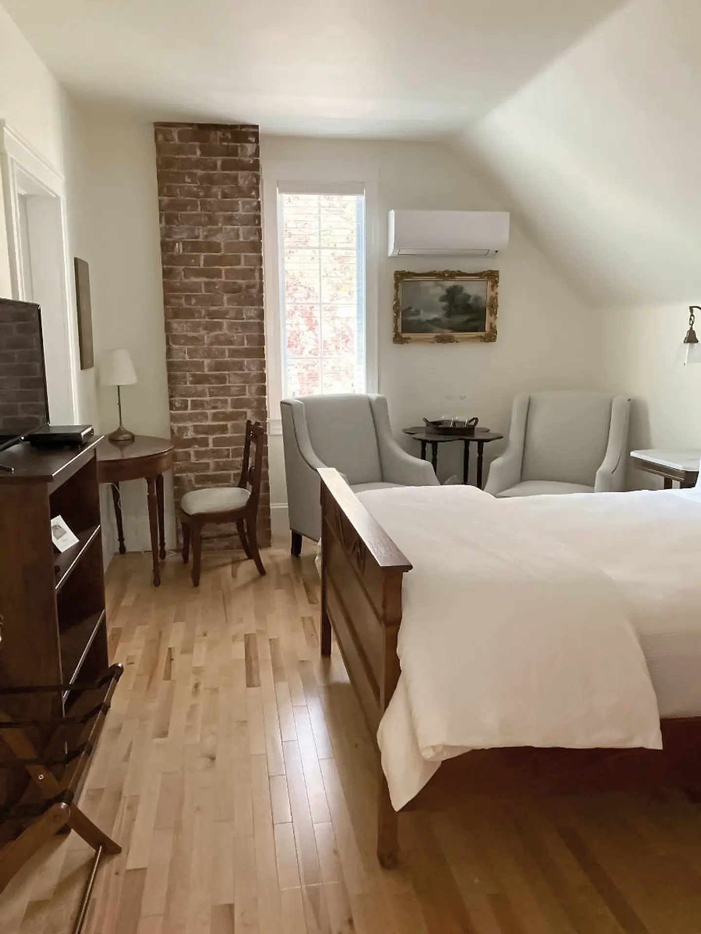The Red House Fredericton ROOM_EXAMPLE