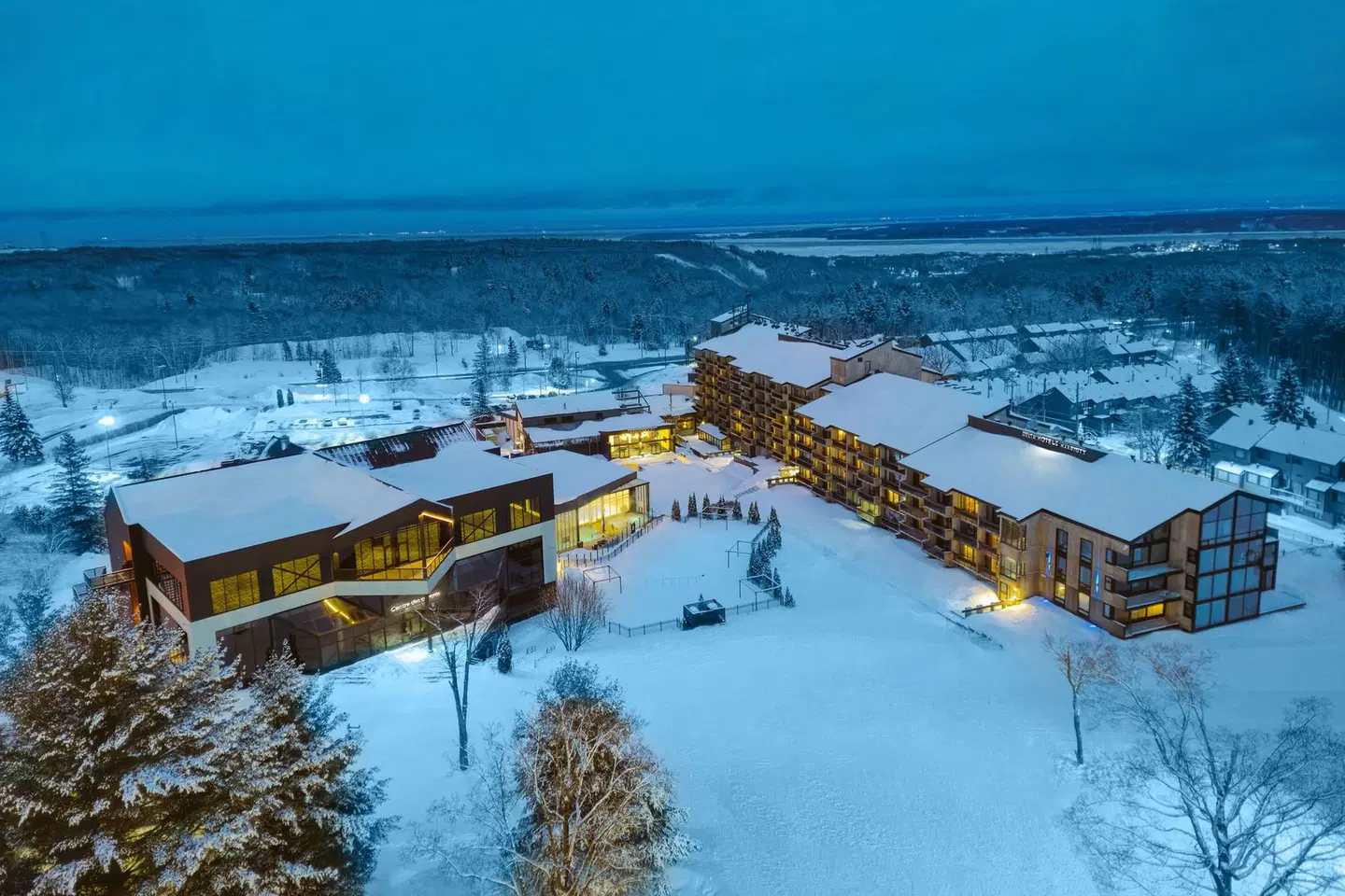 Delta Hotels, Mont Sainte-Anne, Resort & Convention Center OUTDOOR_POOL