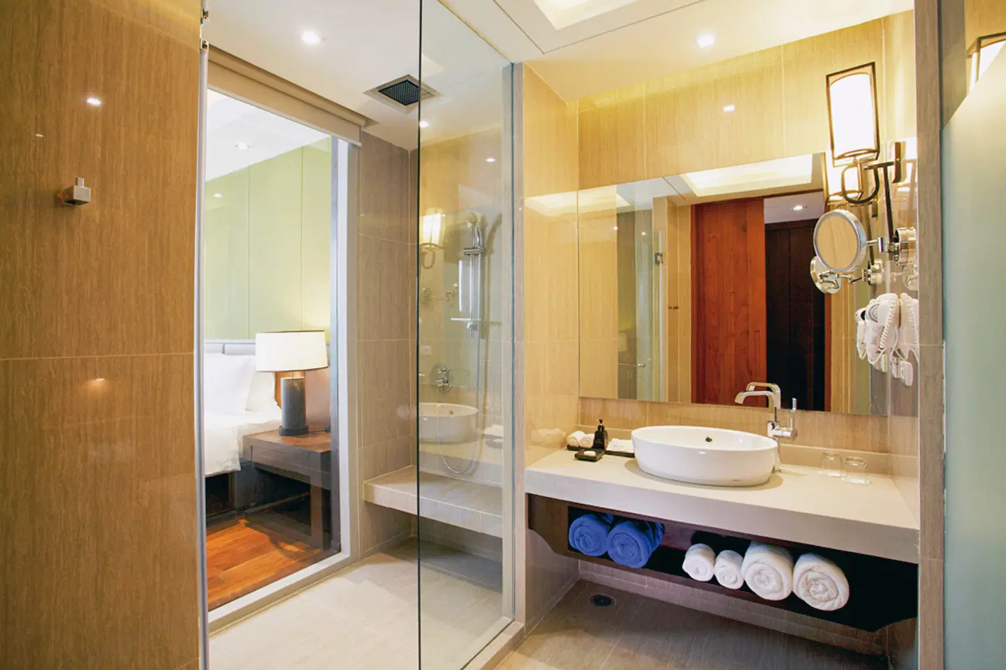 Graceland Khaolak Beach Resort BATHROOM