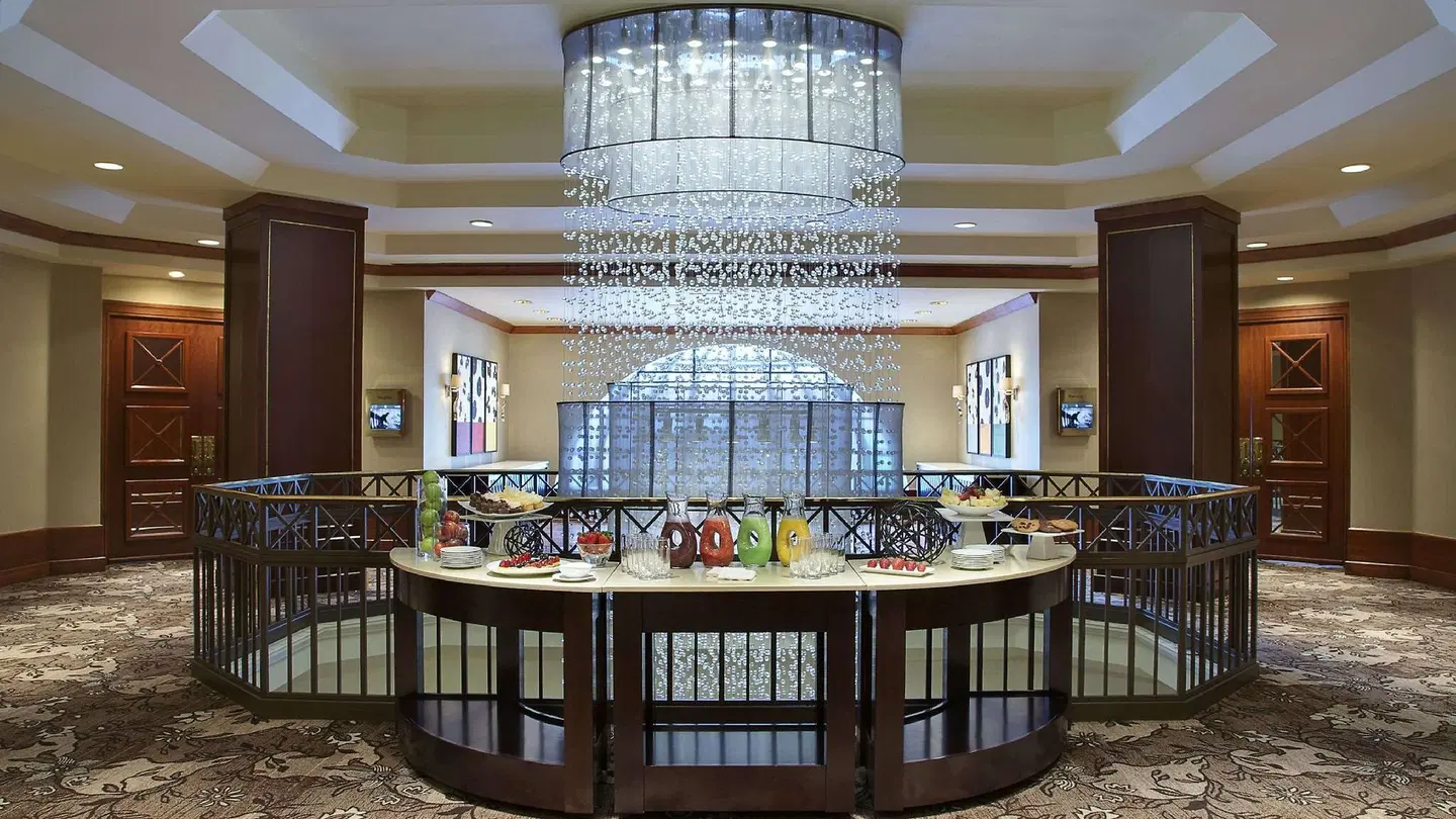 The Yorkville Royal Sonesta Hotel Bar