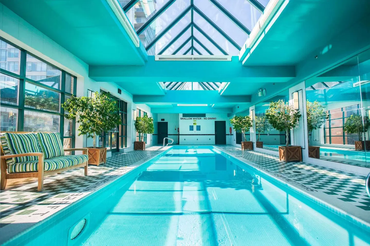 The Yorkville Royal Sonesta Hotel Hallenbad