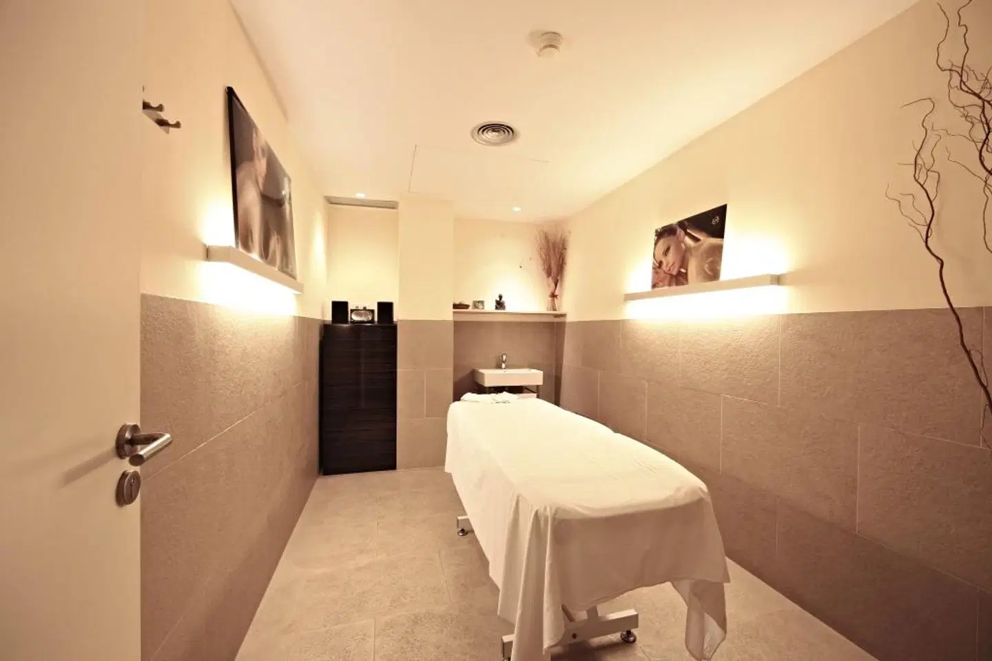 Aimia ROOM_EXAMPLE