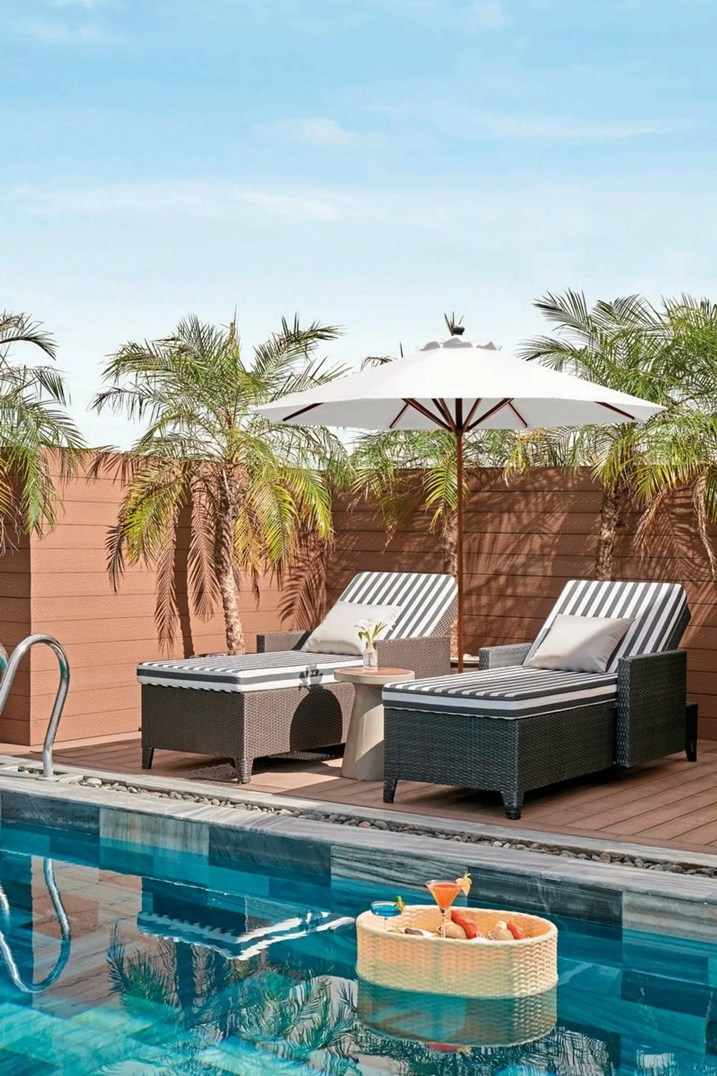 The Ann OUTDOOR_POOL