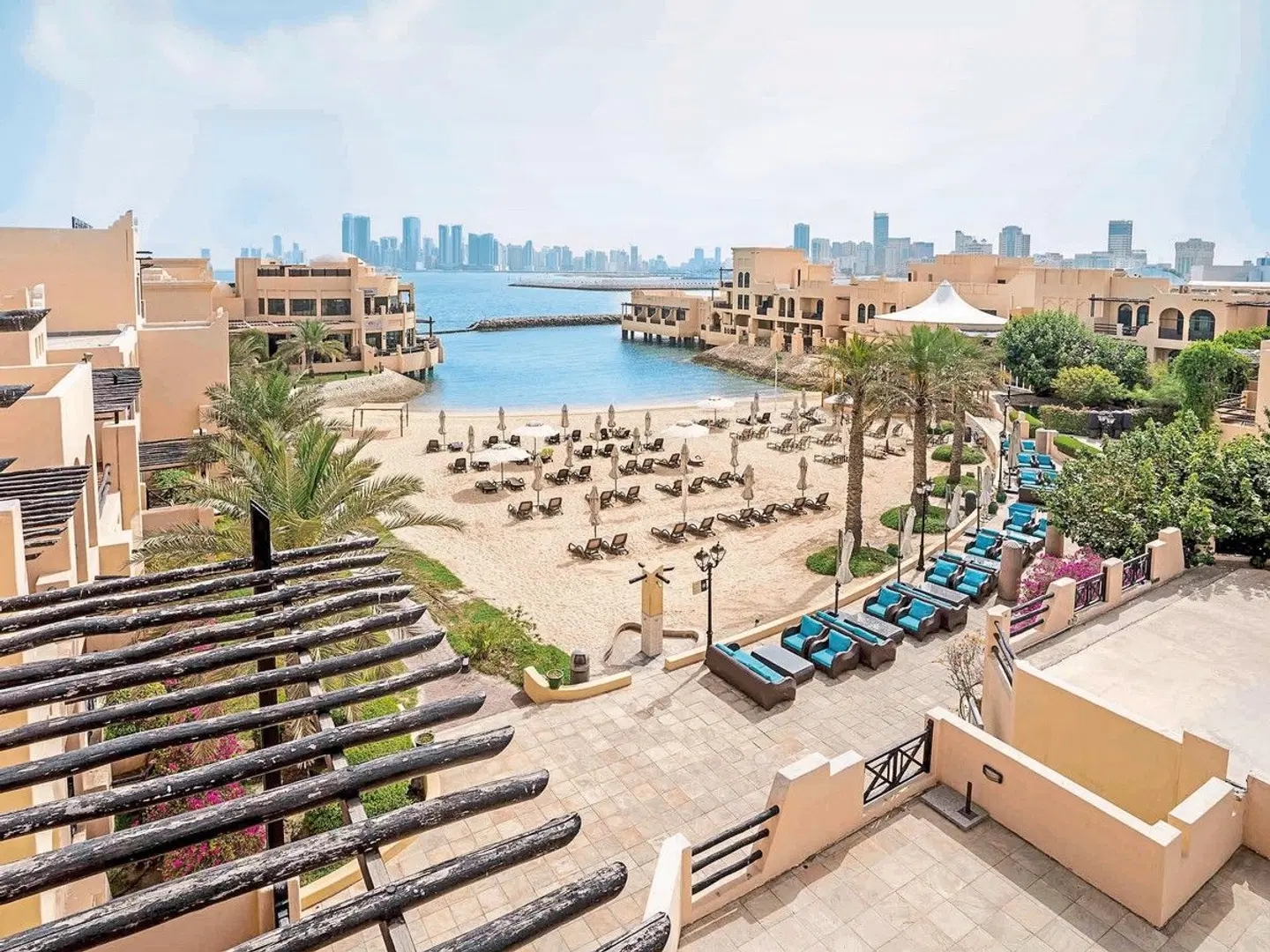 Novotel Bahrain Al Dana Resort Strand