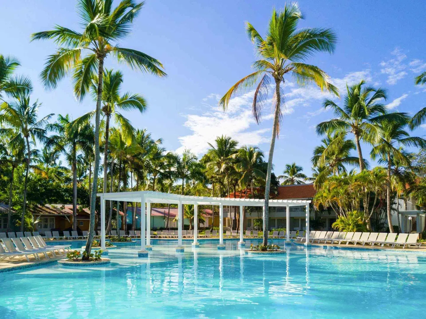 Wyndham Alltra Samana OUTDOOR_POOL