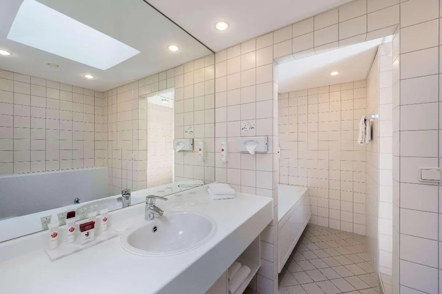 Sunday Hotel Flensburg Badezimmer