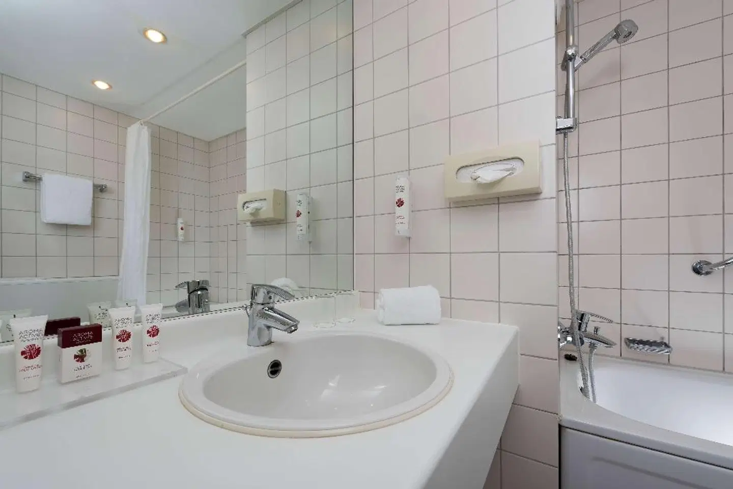 Sunday Hotel Flensburg Badezimmer