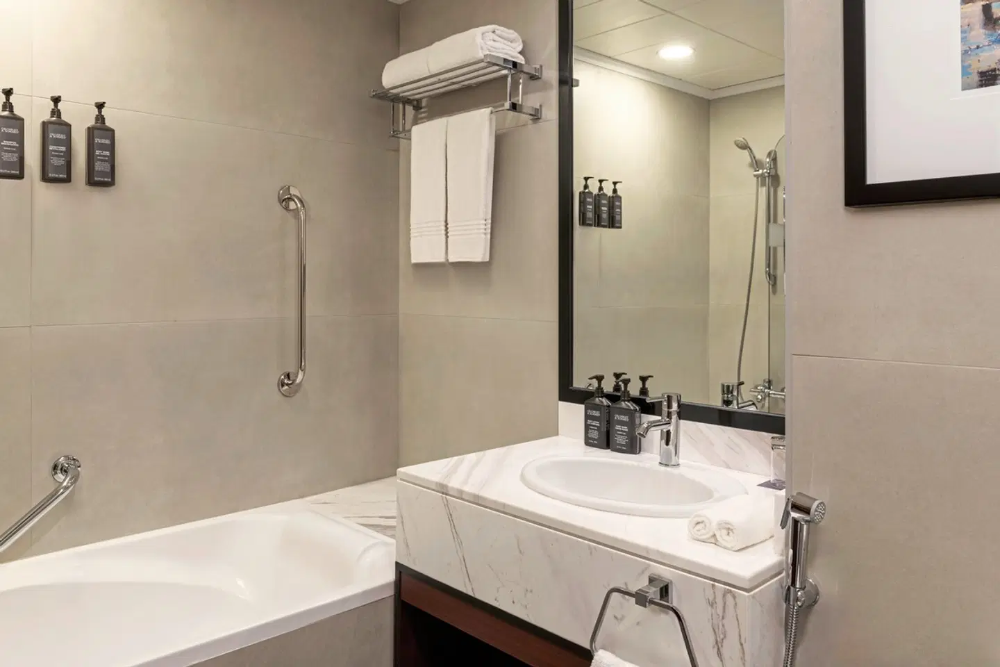 Sheraton The Walk, Dubai Badezimmer