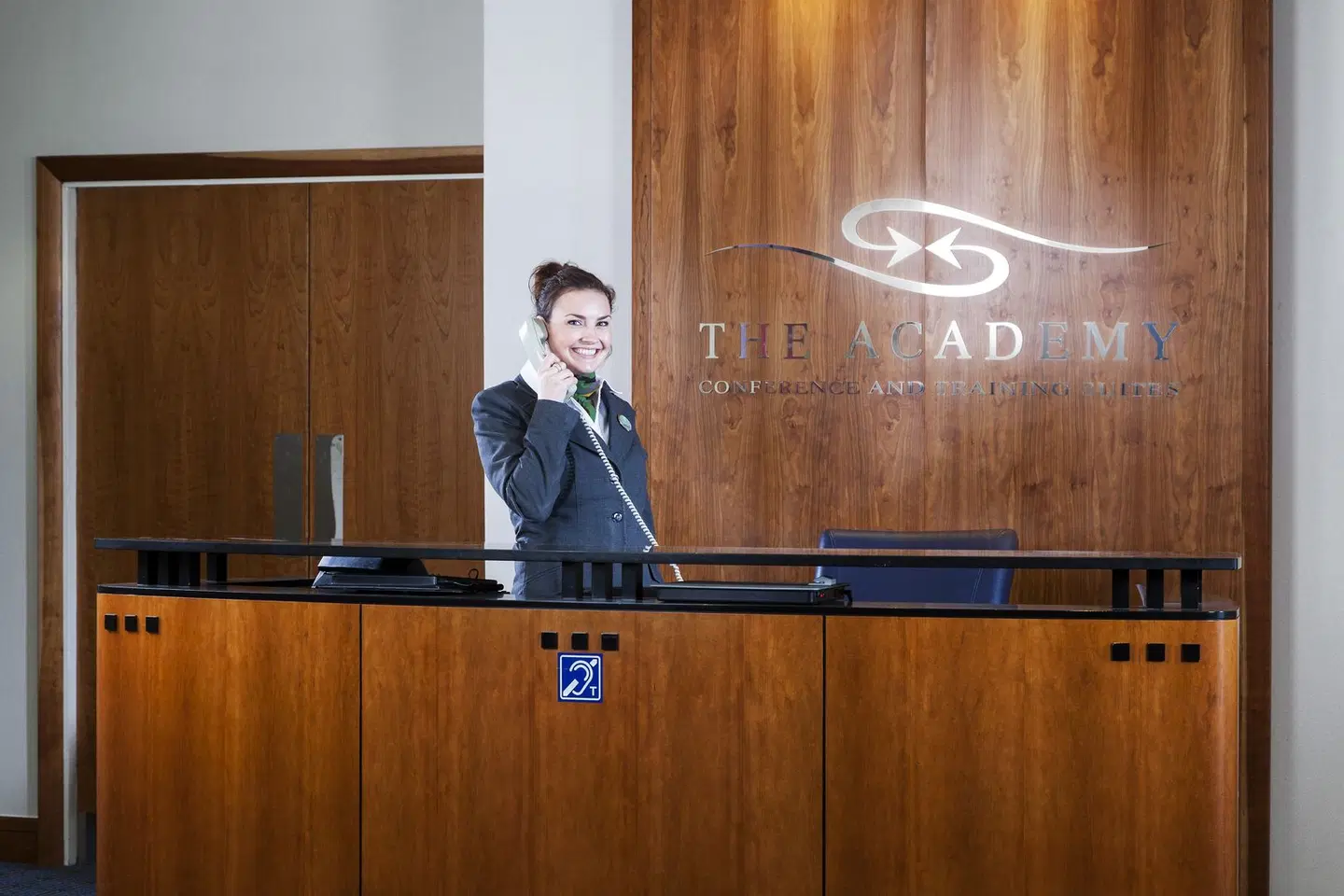 Holiday Inn Cardiff City Centre by IHG LOUNGE_LOBBY