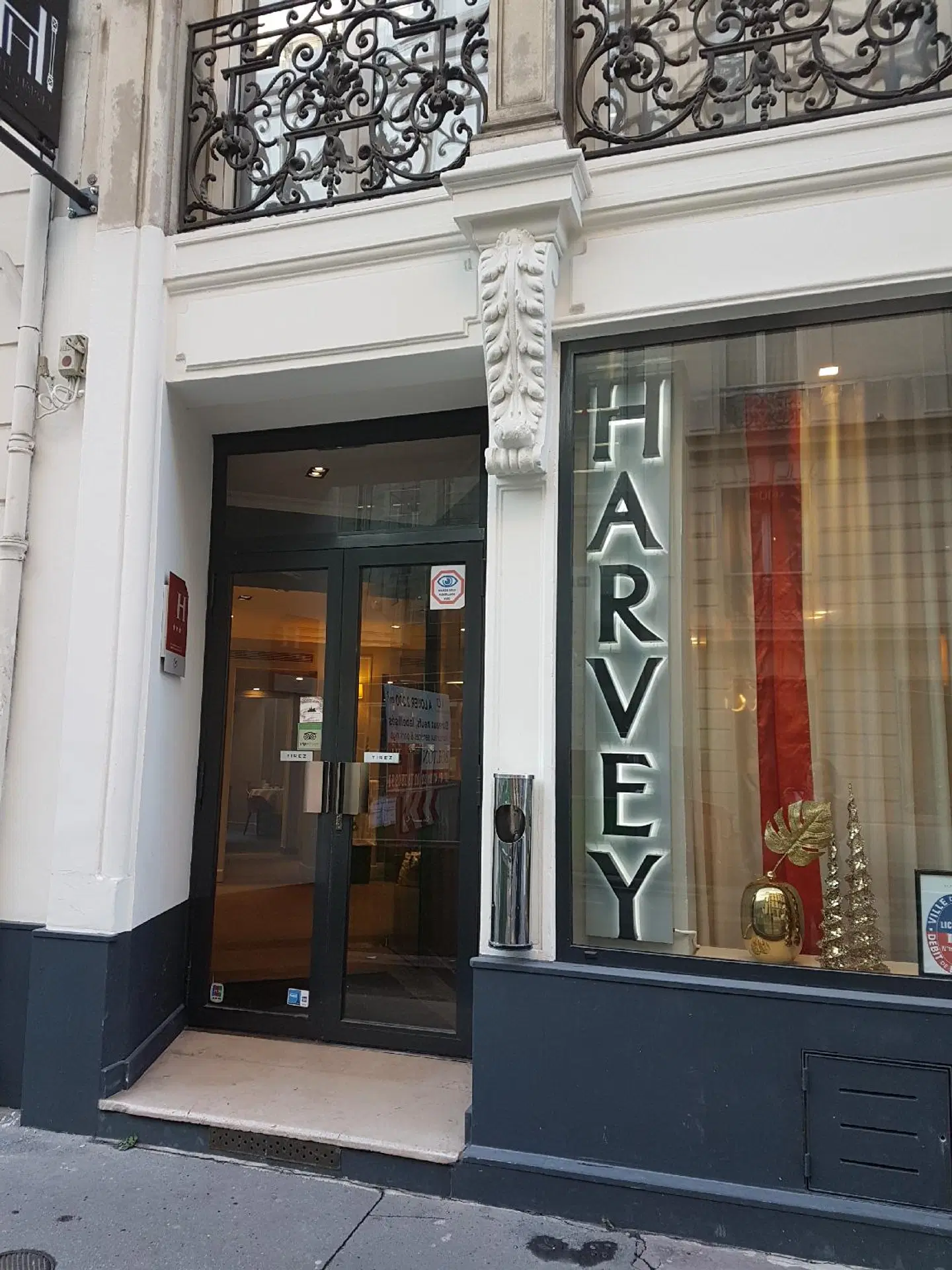 Hôtel Harvey EXTERIOR