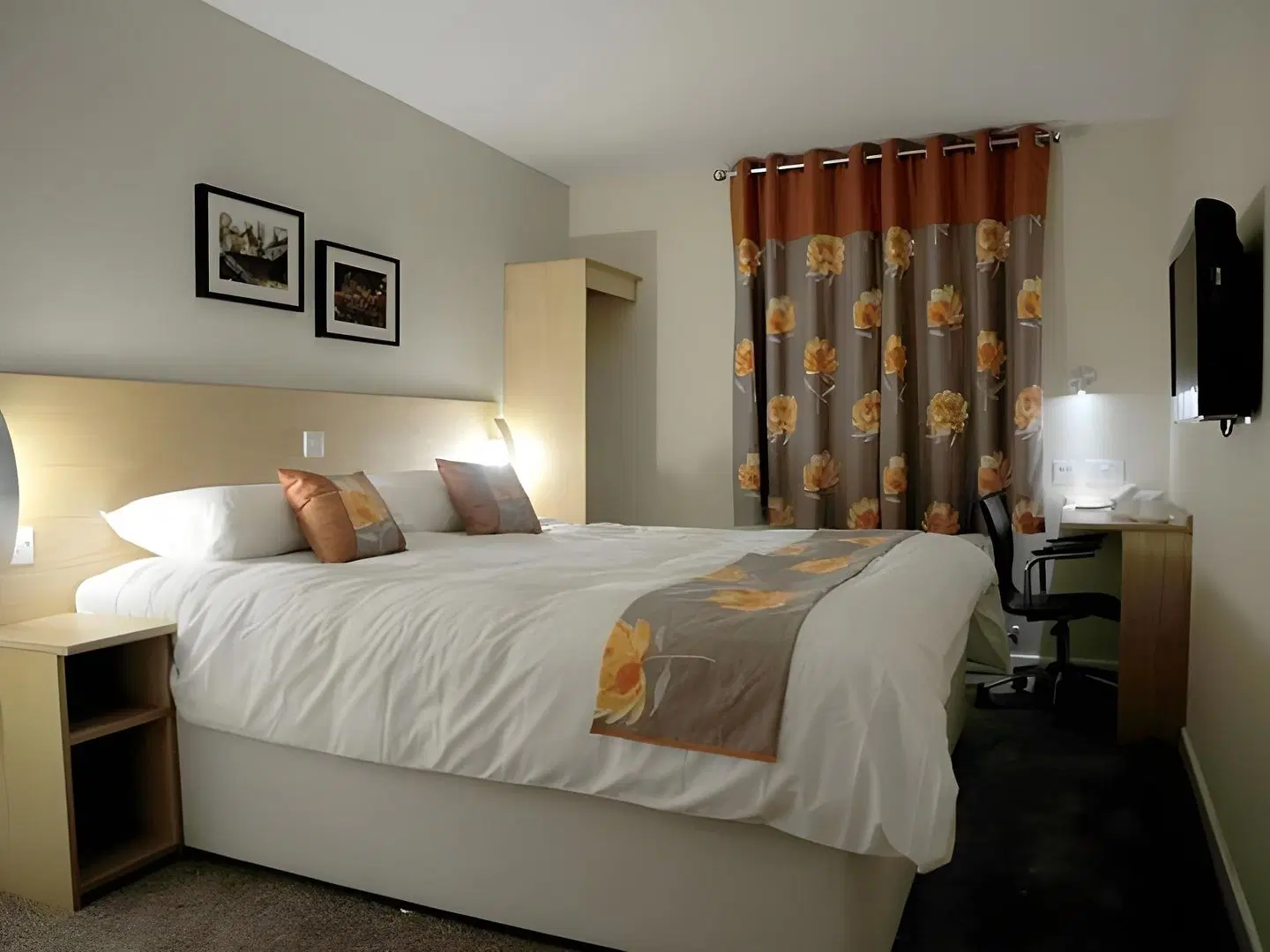Royal George Hotel ROOM_EXAMPLE