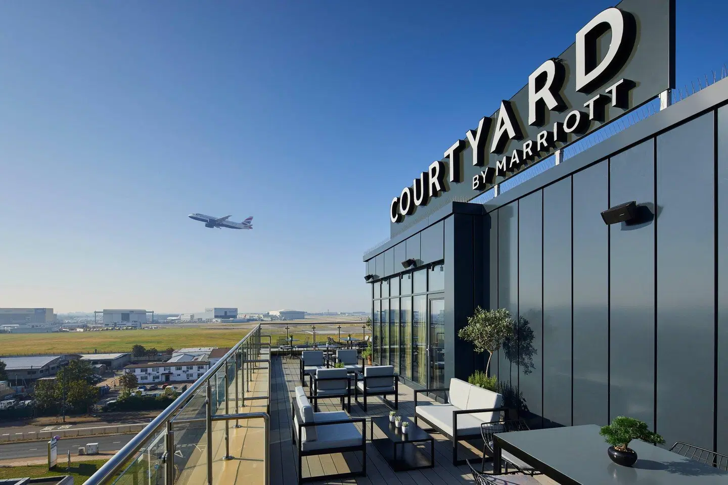 Courtyard by Marriott London Heathrow Airport Terrasse