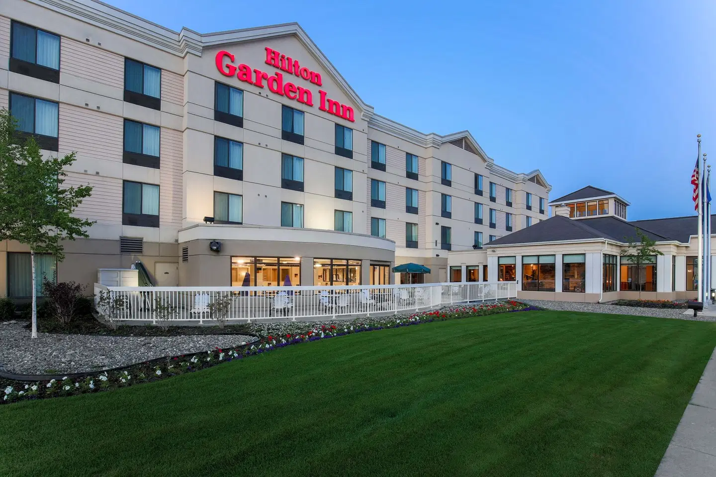Hilton Garden Inn Anchorage EXTERIOR