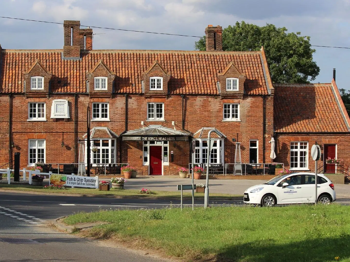 Kings Head Hotel EXTERIOR