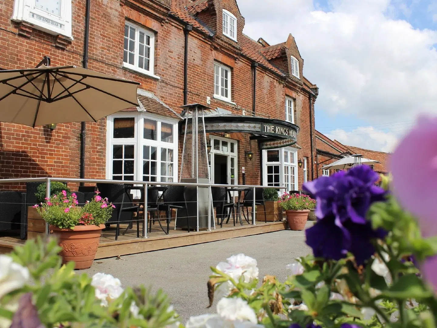Kings Head Hotel EXTERIOR