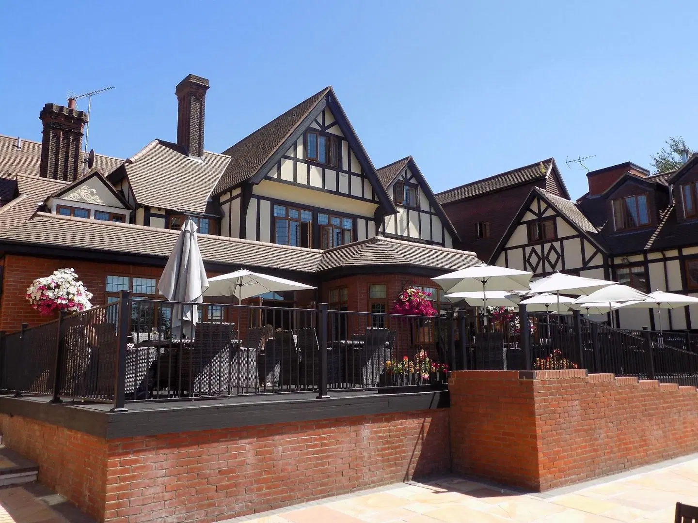 De Rougemont Manor Hotel Terrasse