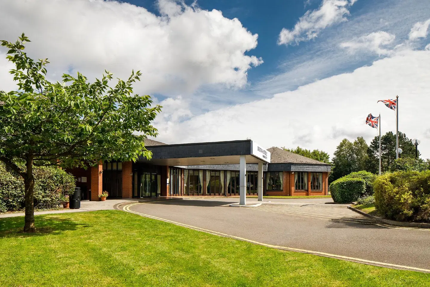 Delta Hotels by Marriott Warwick EXTERIOR