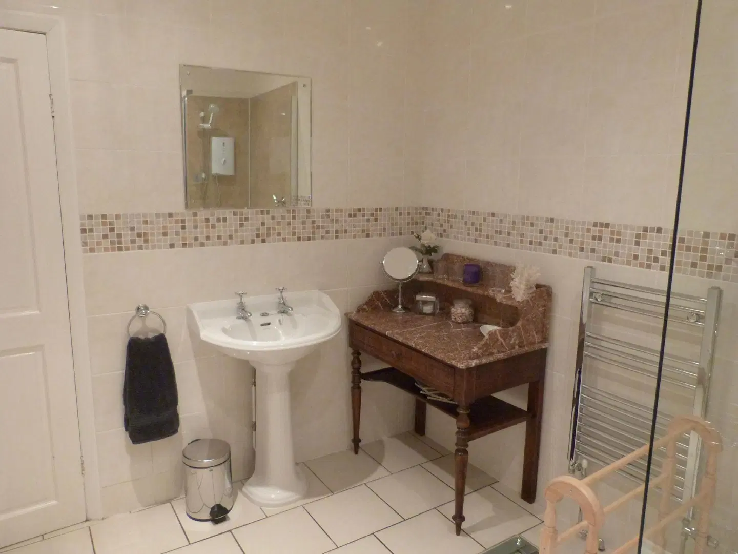 THE OLD POSTHOUSE B&B Badezimmer
