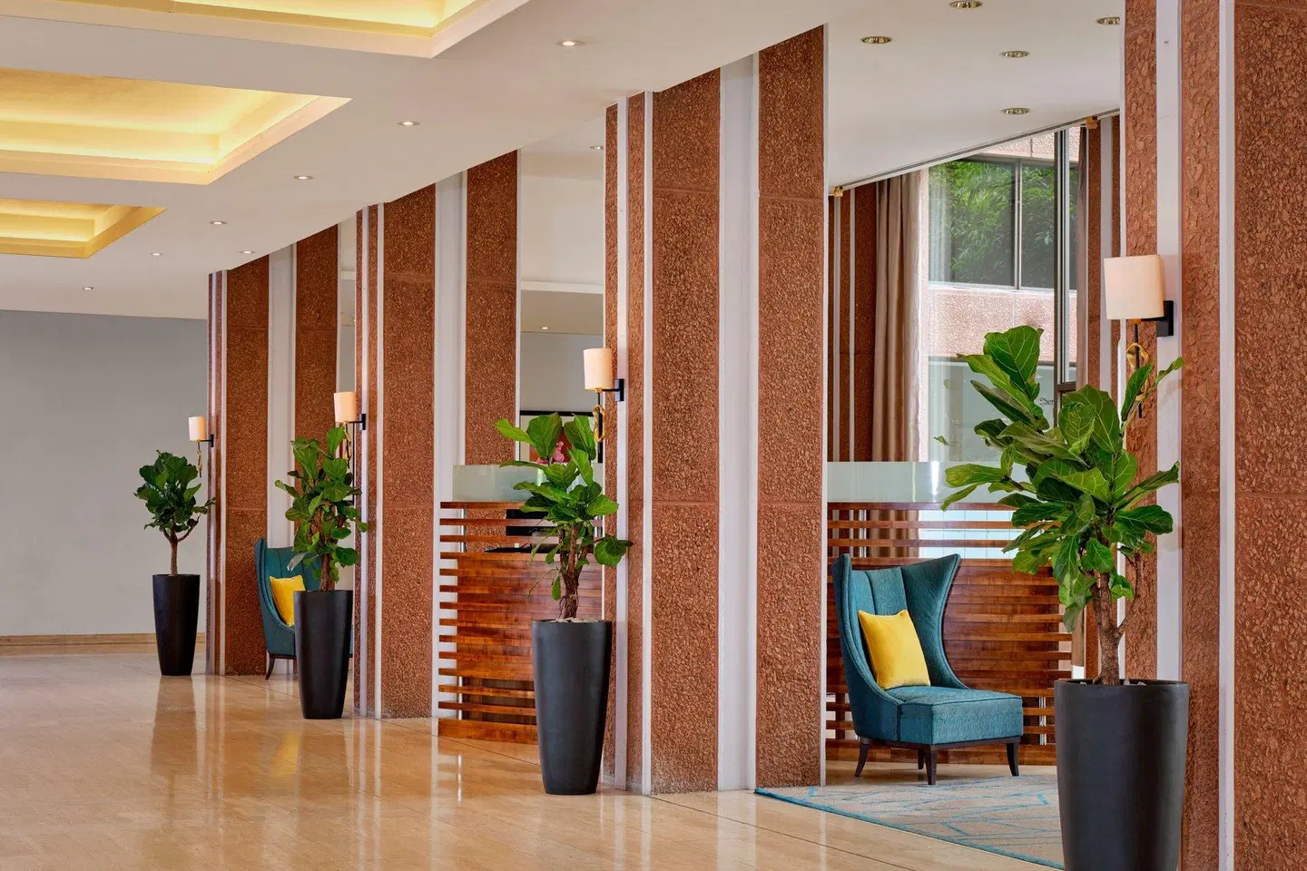 Sheraton Skyline Hotel London Heathrow LOUNGE_LOBBY