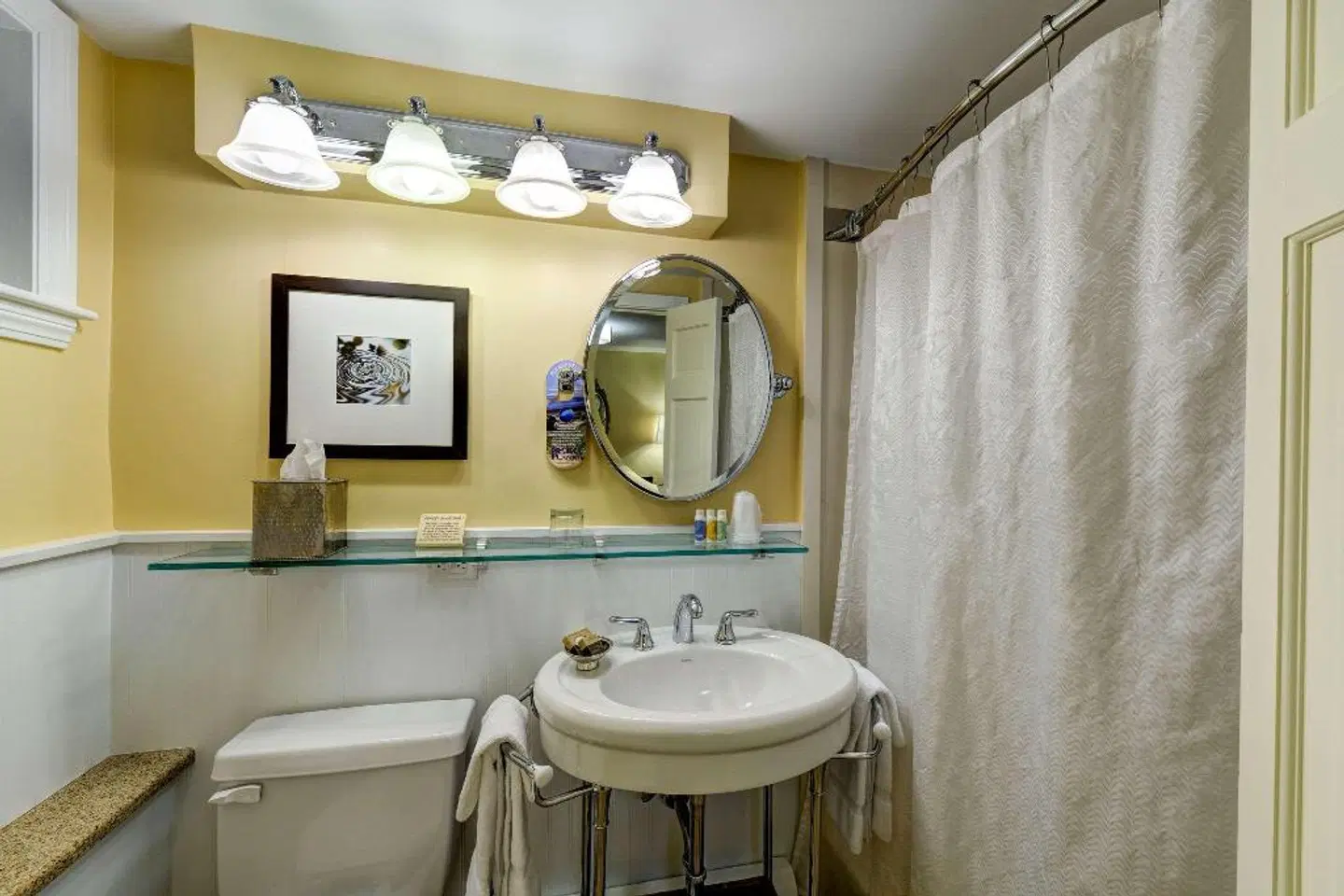 Port Inn And Suites Portsmouth, Ascend Hotel Collection Badezimmer