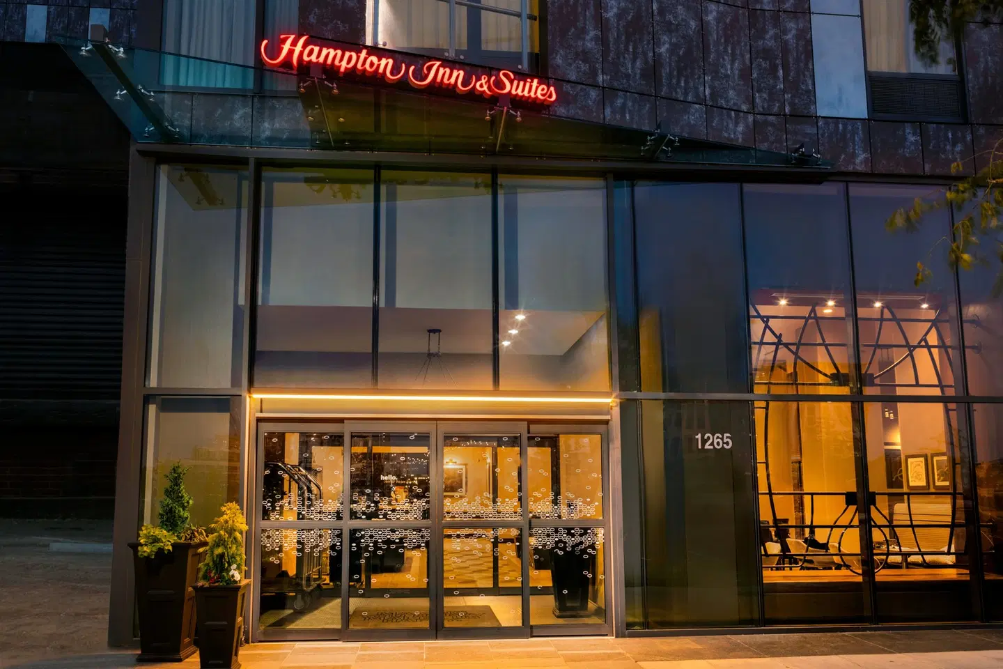 Hampton Inn & Suites Washington DC-Navy Yard EXTERIOR