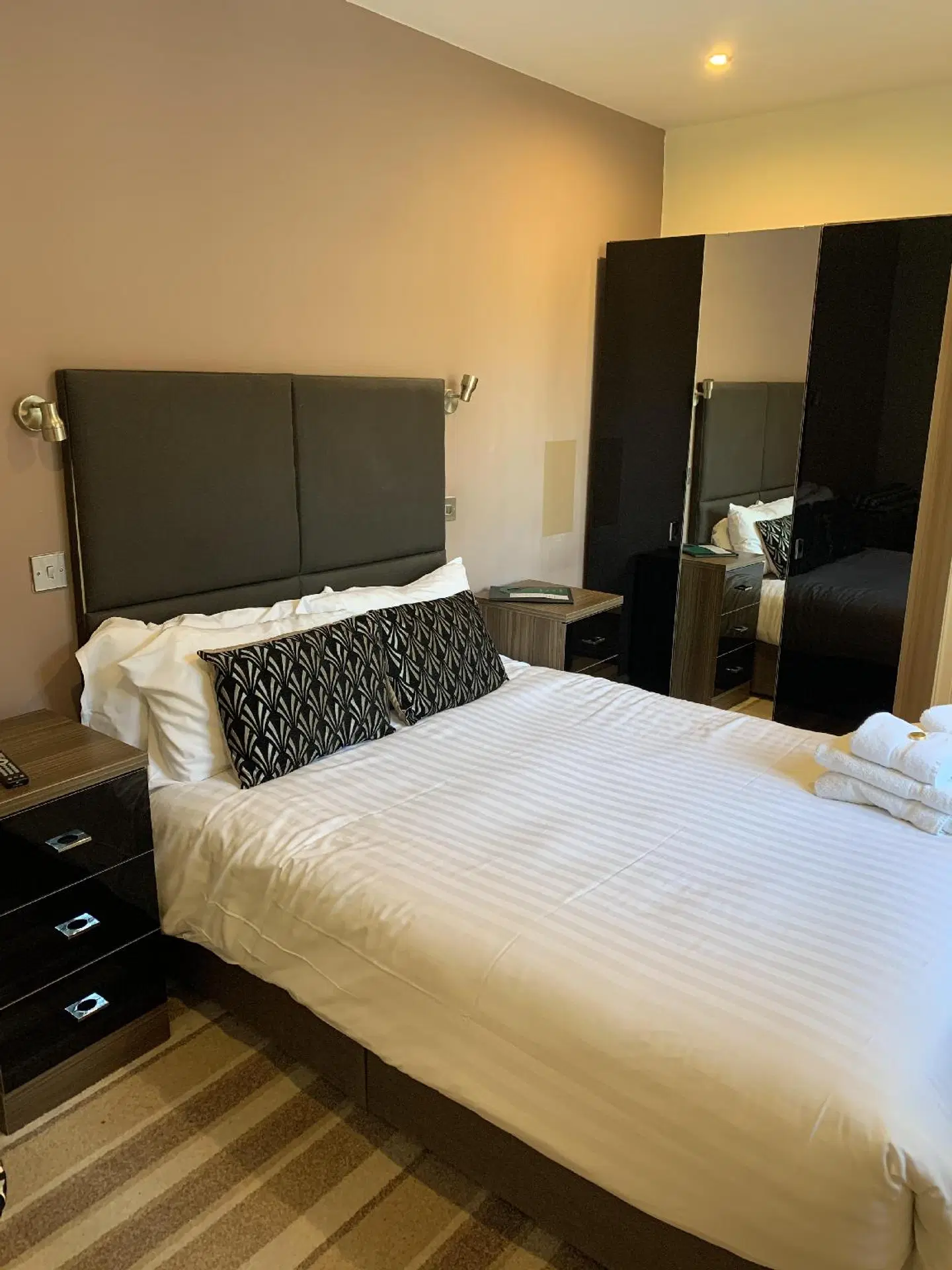 High Tor Hotel ROOM_EXAMPLE
