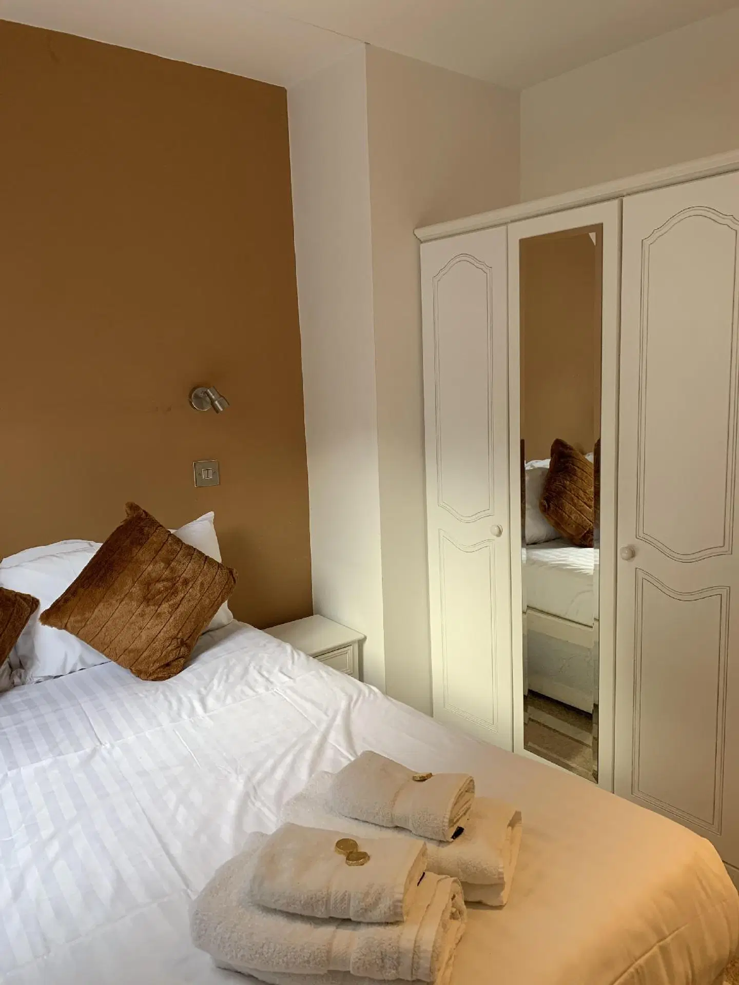 High Tor Hotel ROOM_EXAMPLE