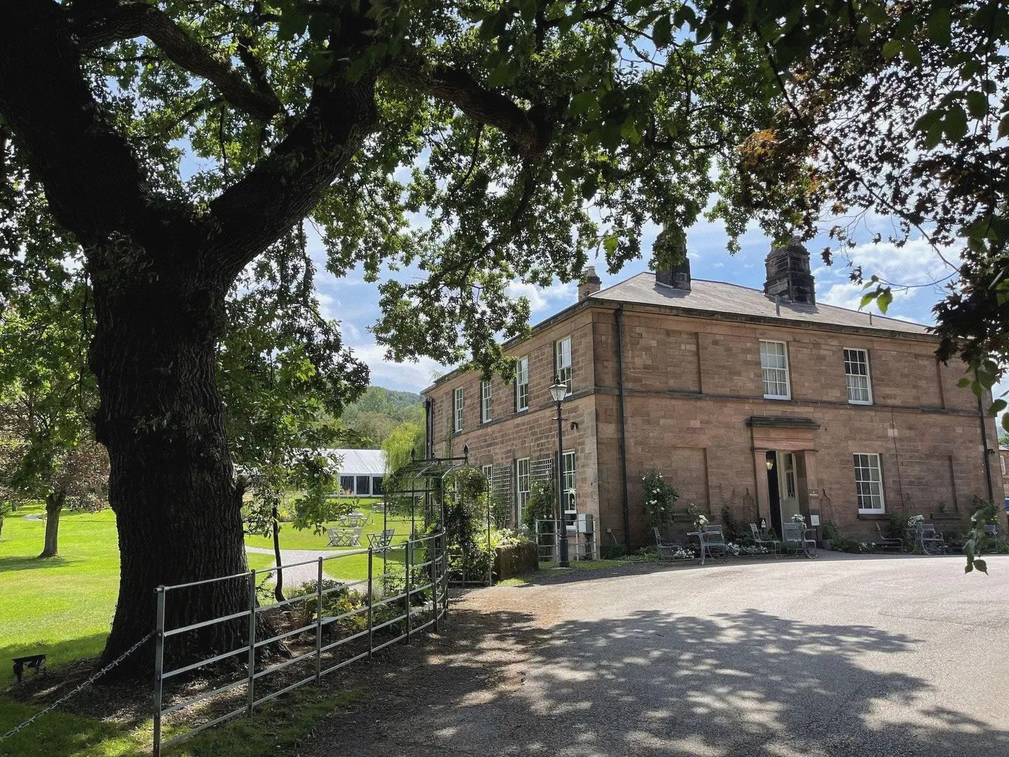 Alison House Hotel EXTERIOR