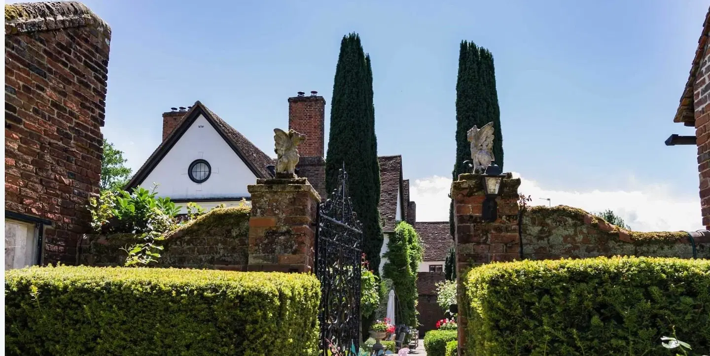 Harlington Manor EXTERIOR