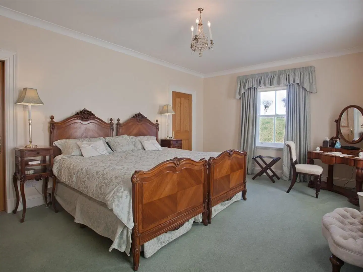 West Longridge Manor ROOM_EXAMPLE