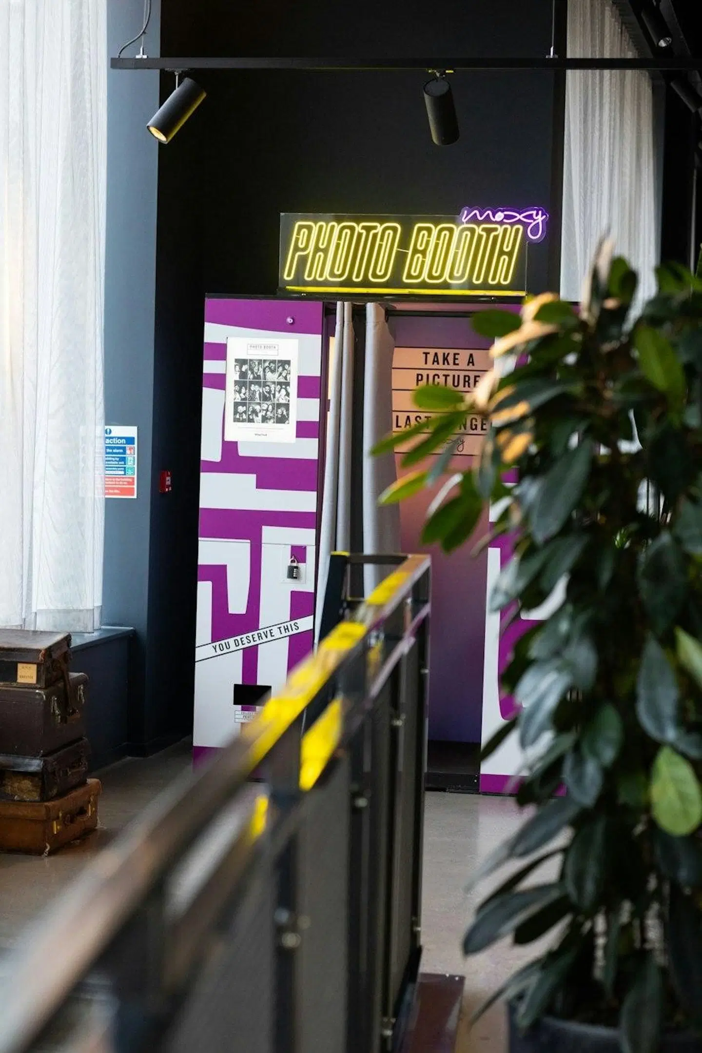 Moxy Chester LOUNGE_LOBBY