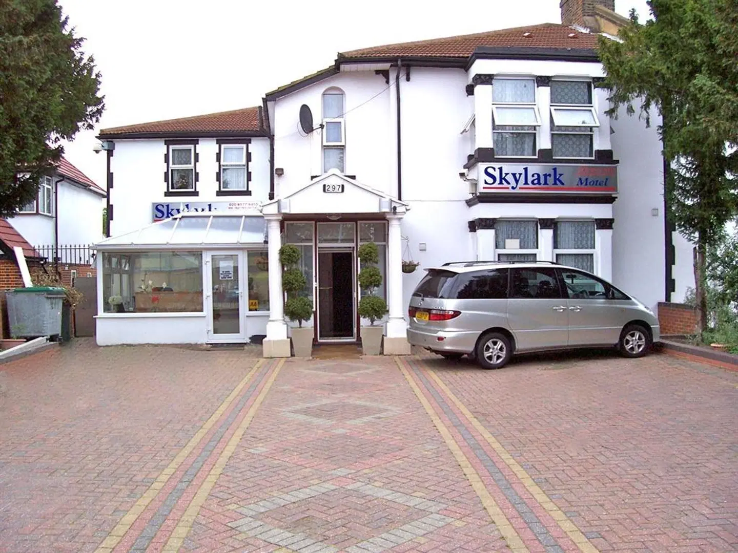 Skylark Guest House EXTERIOR