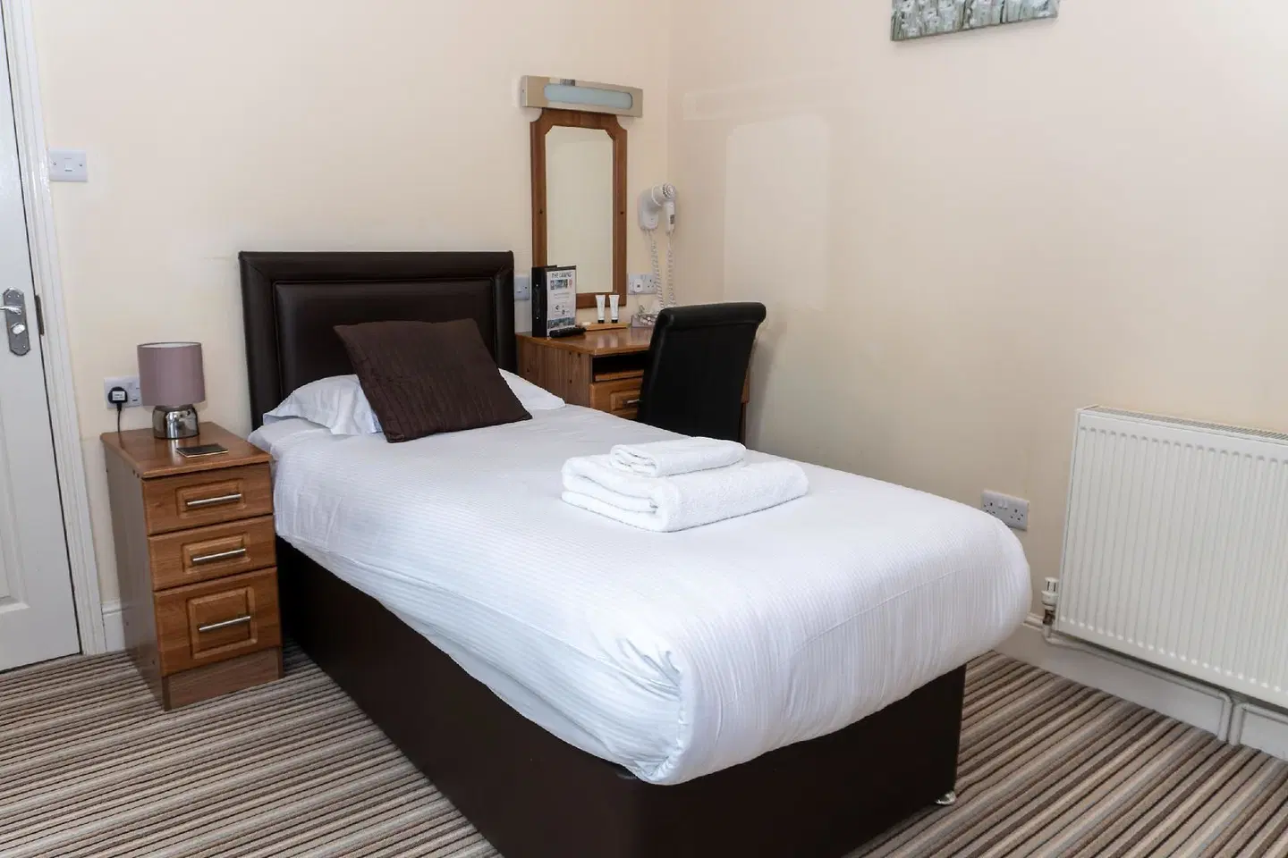The Lawns Guest House ROOM_EXAMPLE