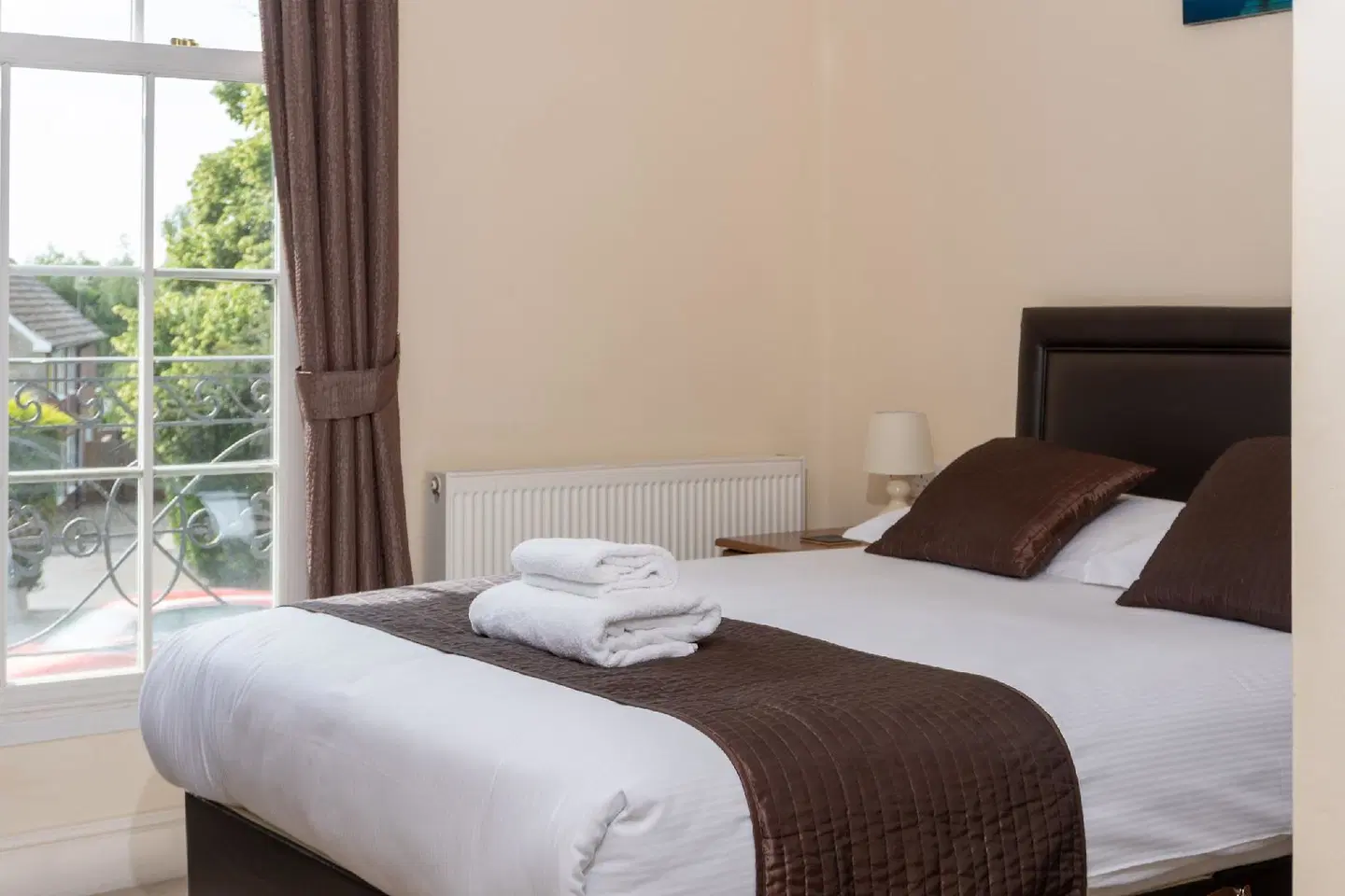 The Lawns Guest House ROOM_EXAMPLE