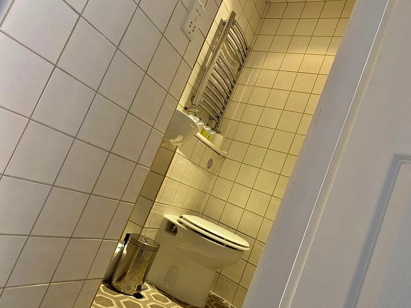 Grosvenor Place Guest House Badezimmer