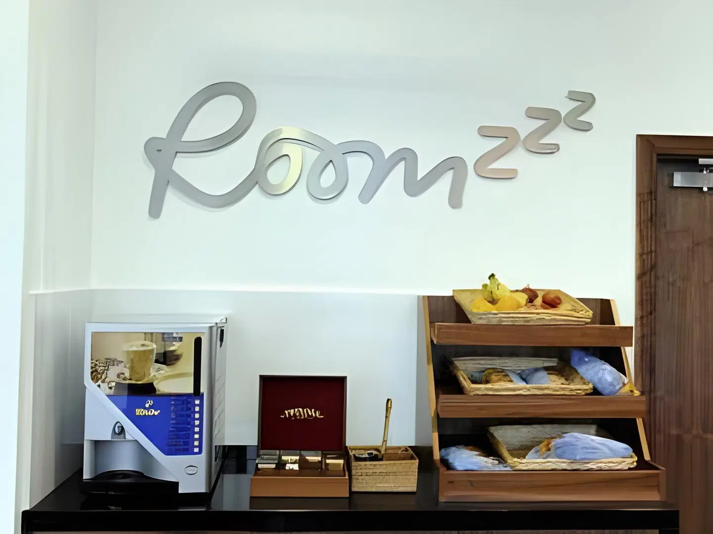 Roomzzz - Leeds City West ROOM_EXAMPLE