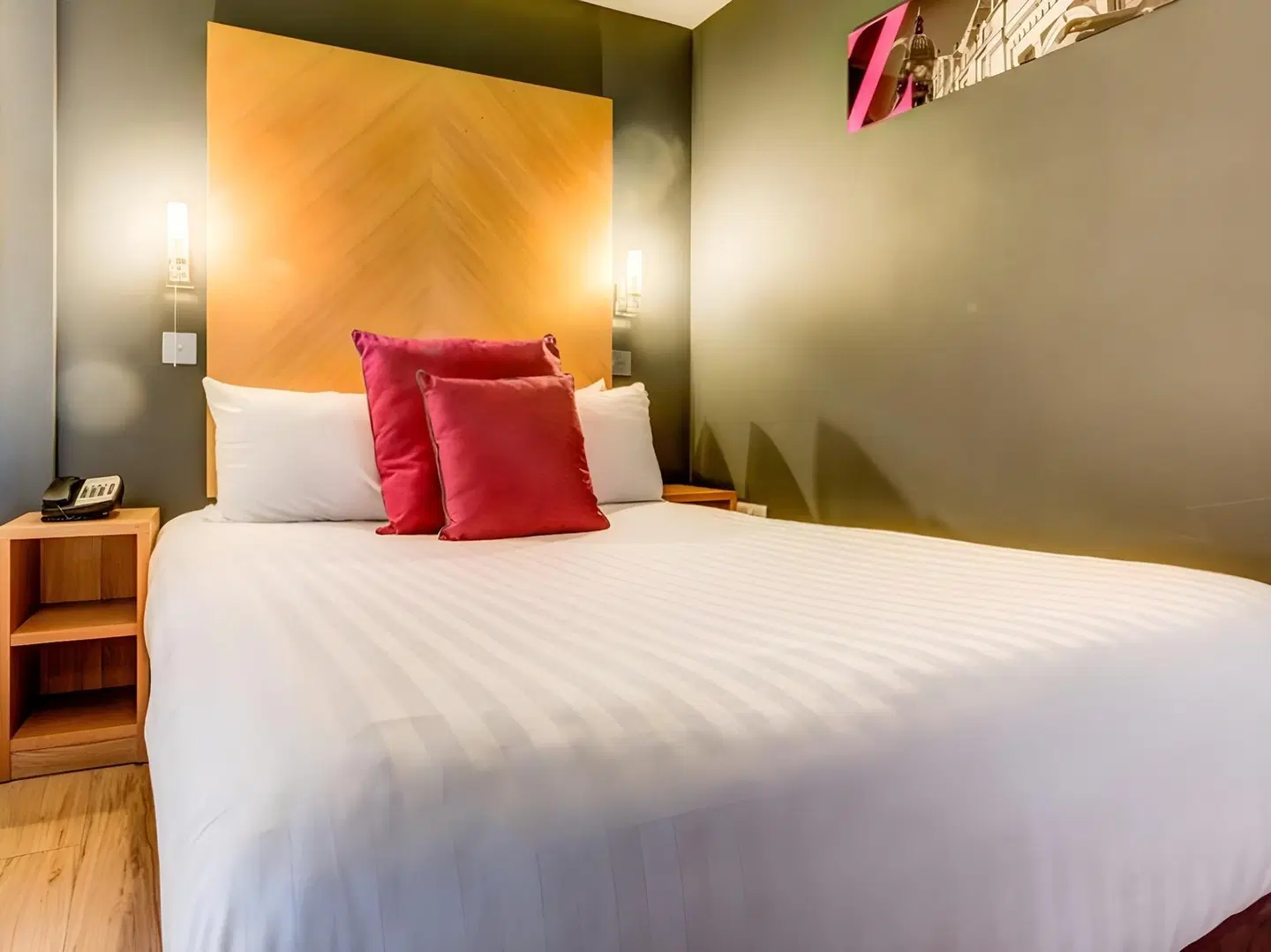 Roomzzz - Leeds City West ROOM_EXAMPLE