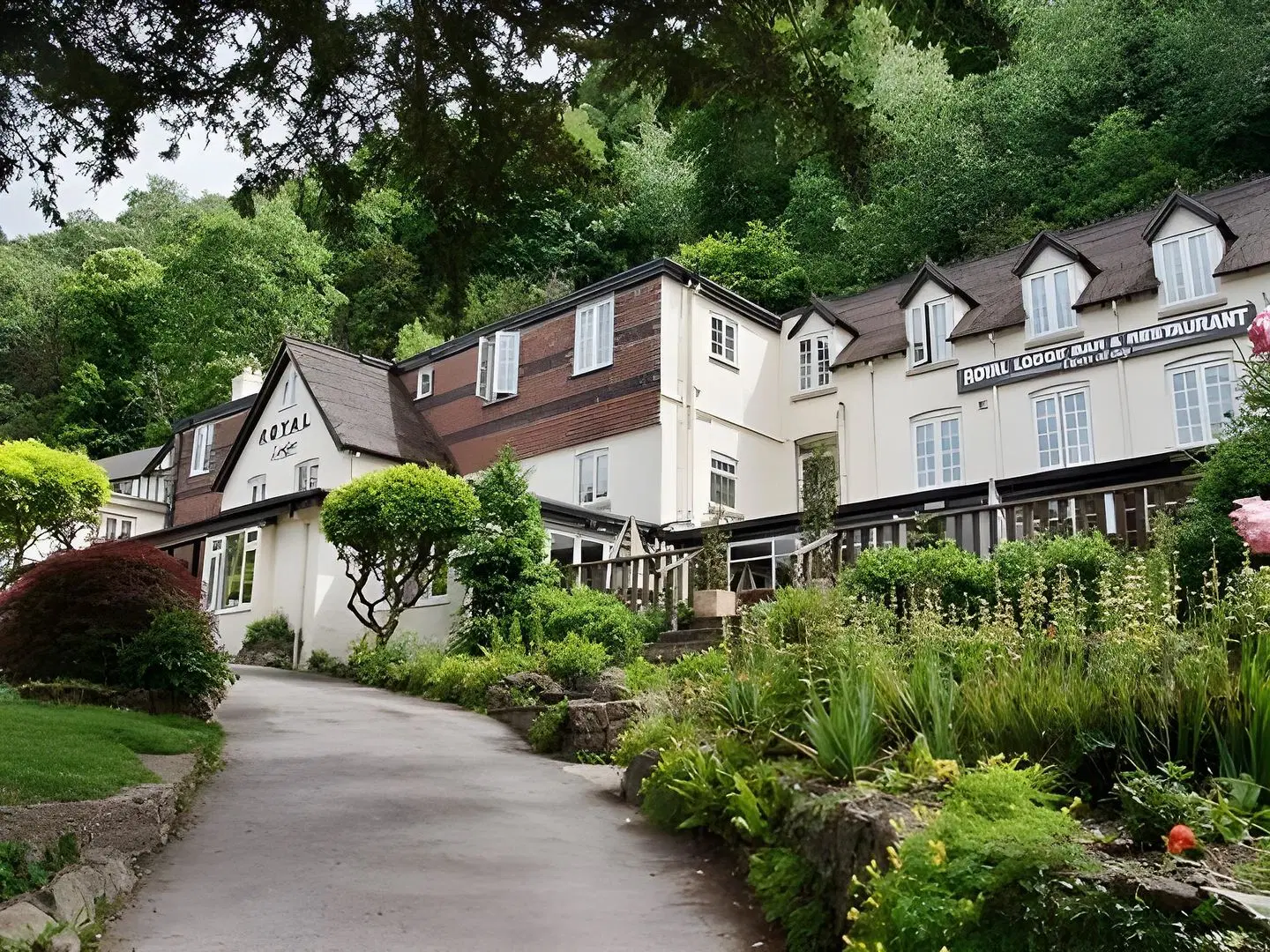The Royal Lodge EXTERIOR