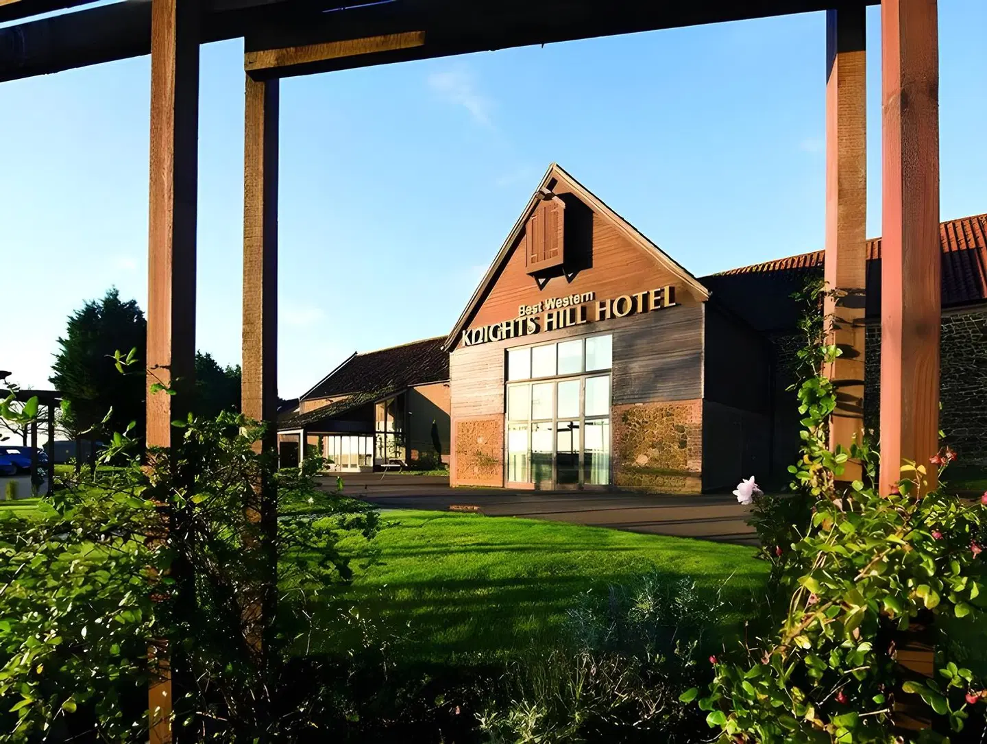 Knights Hill Hotel & Spa EXTERIOR