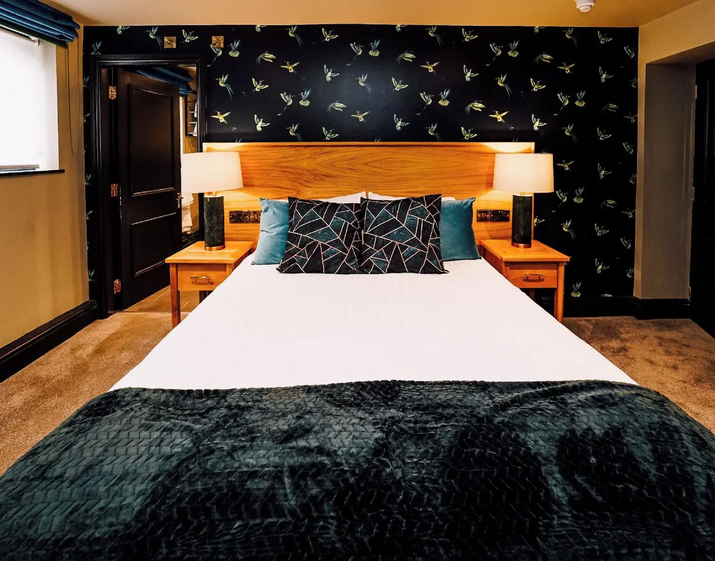 George ROOM_EXAMPLE